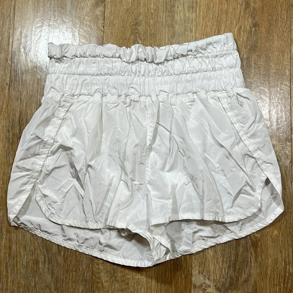 FP Movement Women's The Way Home Shorts White EUC Size Large L Free People Lined - Picture 5 of 17